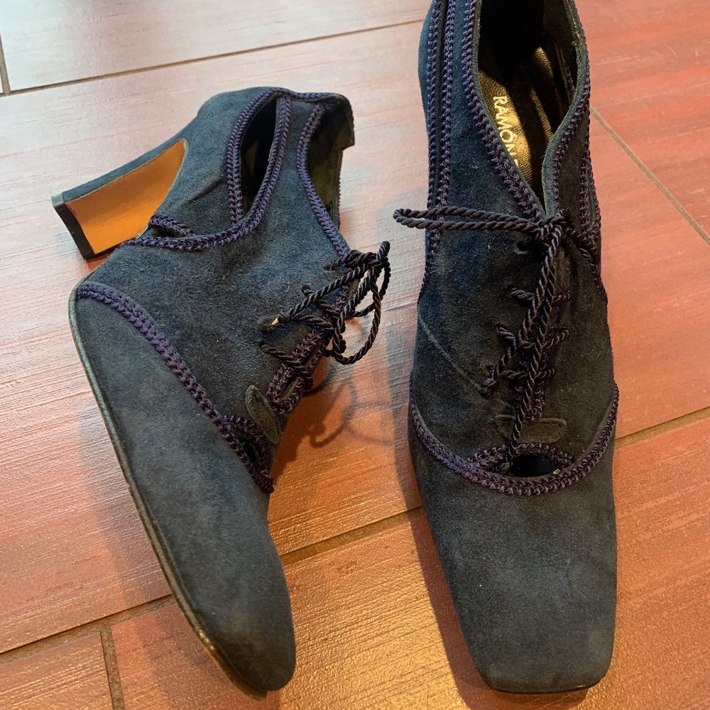 Never worn Ramon Tenza suede pumps